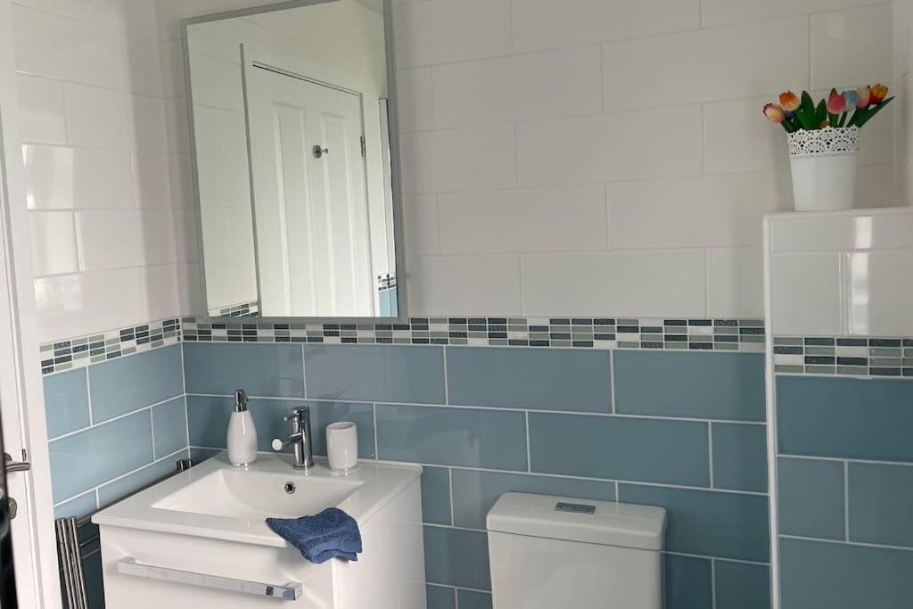 Studio, Ideally Located At Beautiful Lizard Point, Cornwall Apartman Helston Kültér fotó