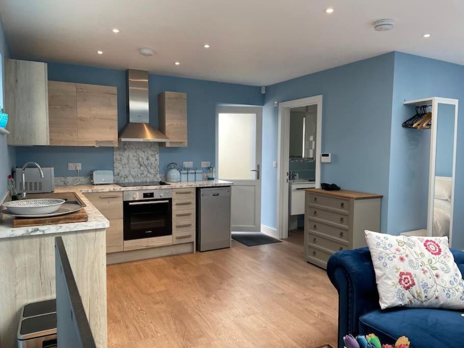 Studio, Ideally Located At Beautiful Lizard Point, Cornwall Apartman Helston Kültér fotó
